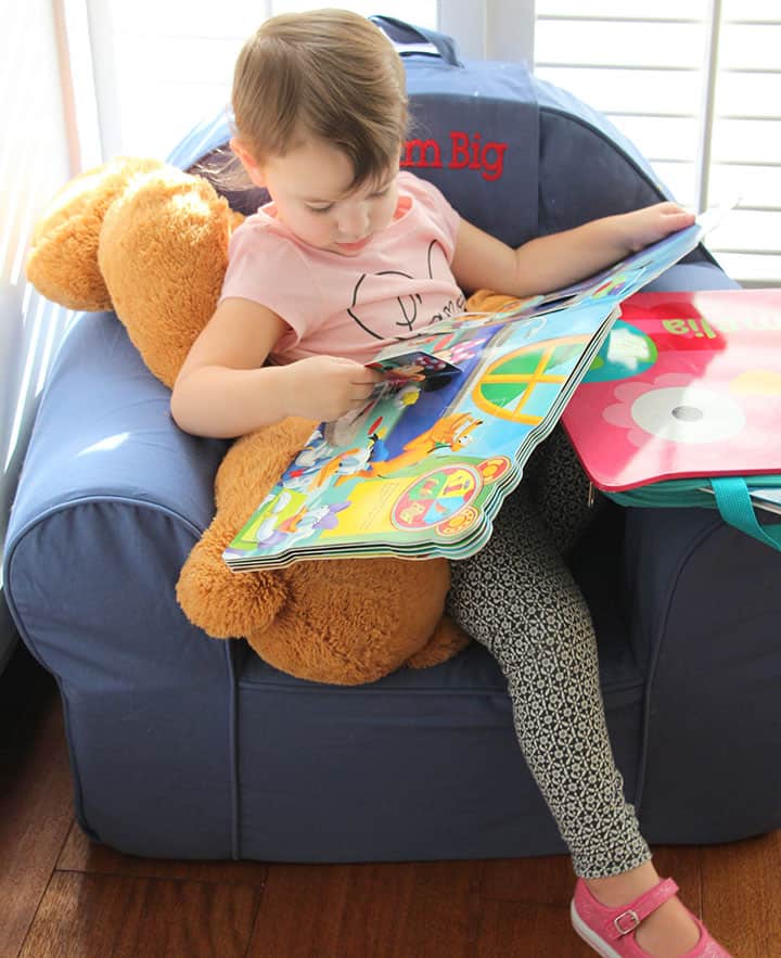 Cool reading corner makes your child wants to read more