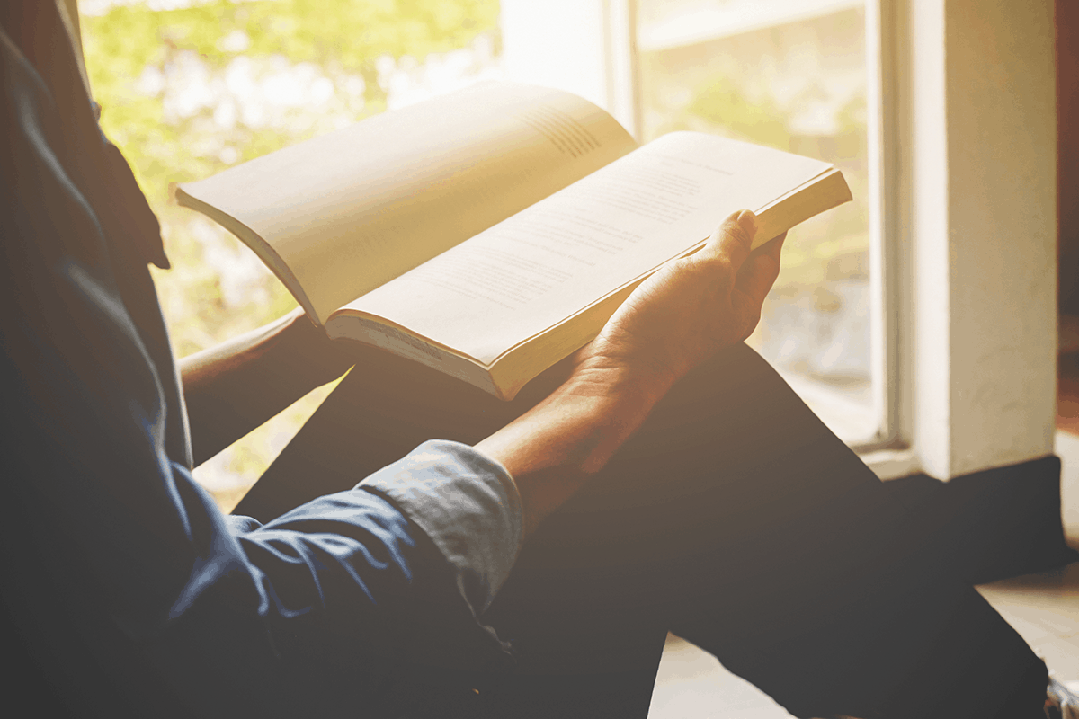 7 Must-Have Gifts for Mom's Book Nook