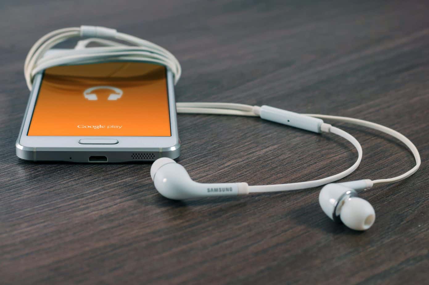 13 Best Podcasts about Books and Reading
