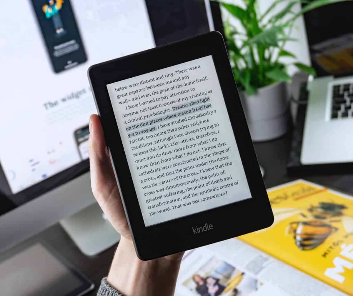 How to Use the Kindle Paperwhite - Hooked To Books