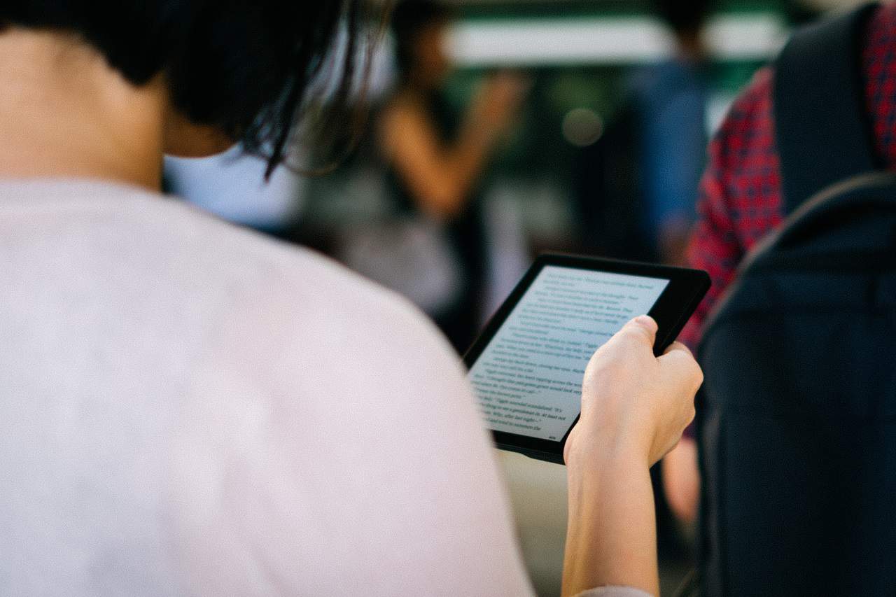 Kindle Oasis vs Paperwhite Best to Buy in 2024 Hooked To Books