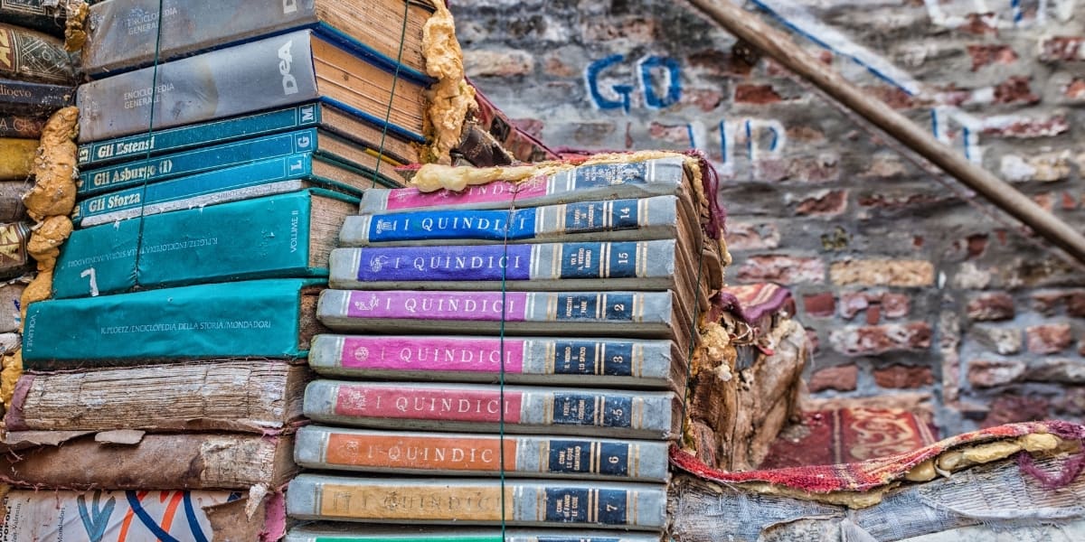 how-to-sell-used-books-on-amazon-hooked-to-books